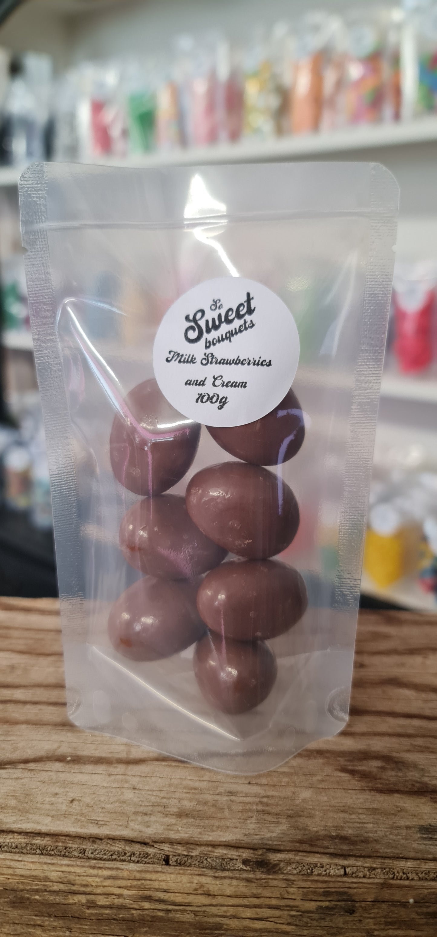 Milk Strawberry and Creams (100g)